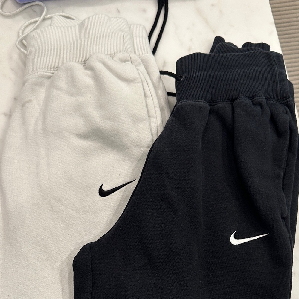 Nike Women’s Sweatpants - Black and white